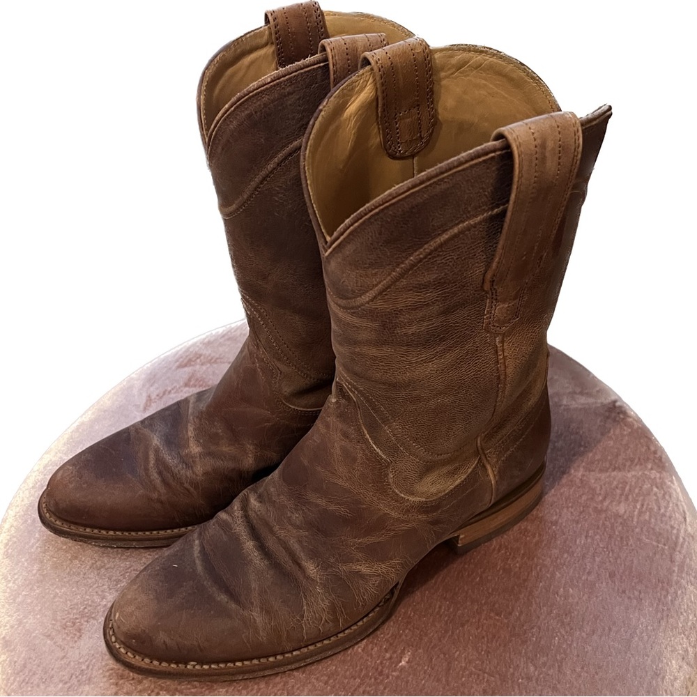 Tecovas “the Earl” leather slip on boots.